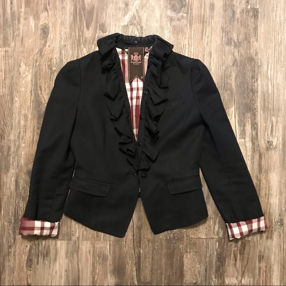 Cute 2 way blazer w/ ruffle in VGUC plaid Burberry like pattern